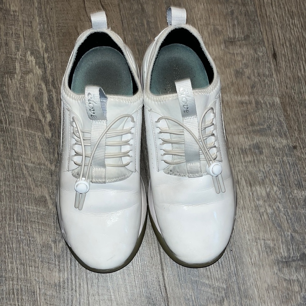 Used clove shoes